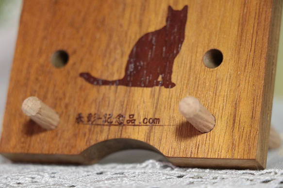 木製スマホスタンド／チーク　【猫の手】 5枚目の画像