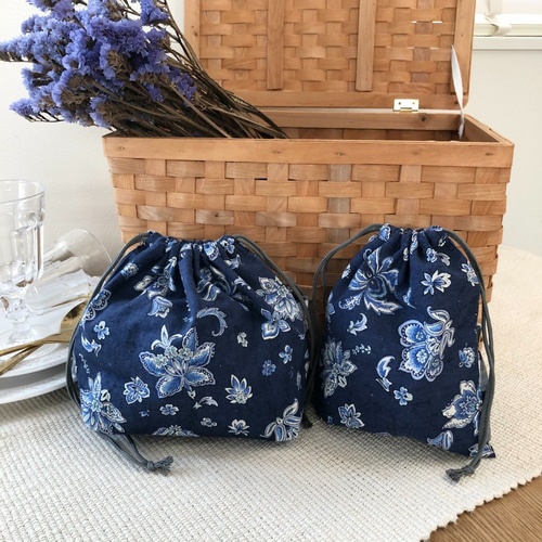 sale】お弁当袋＆コップ入れ 巾着2点セット フリル花柄 ブルー花柄x 