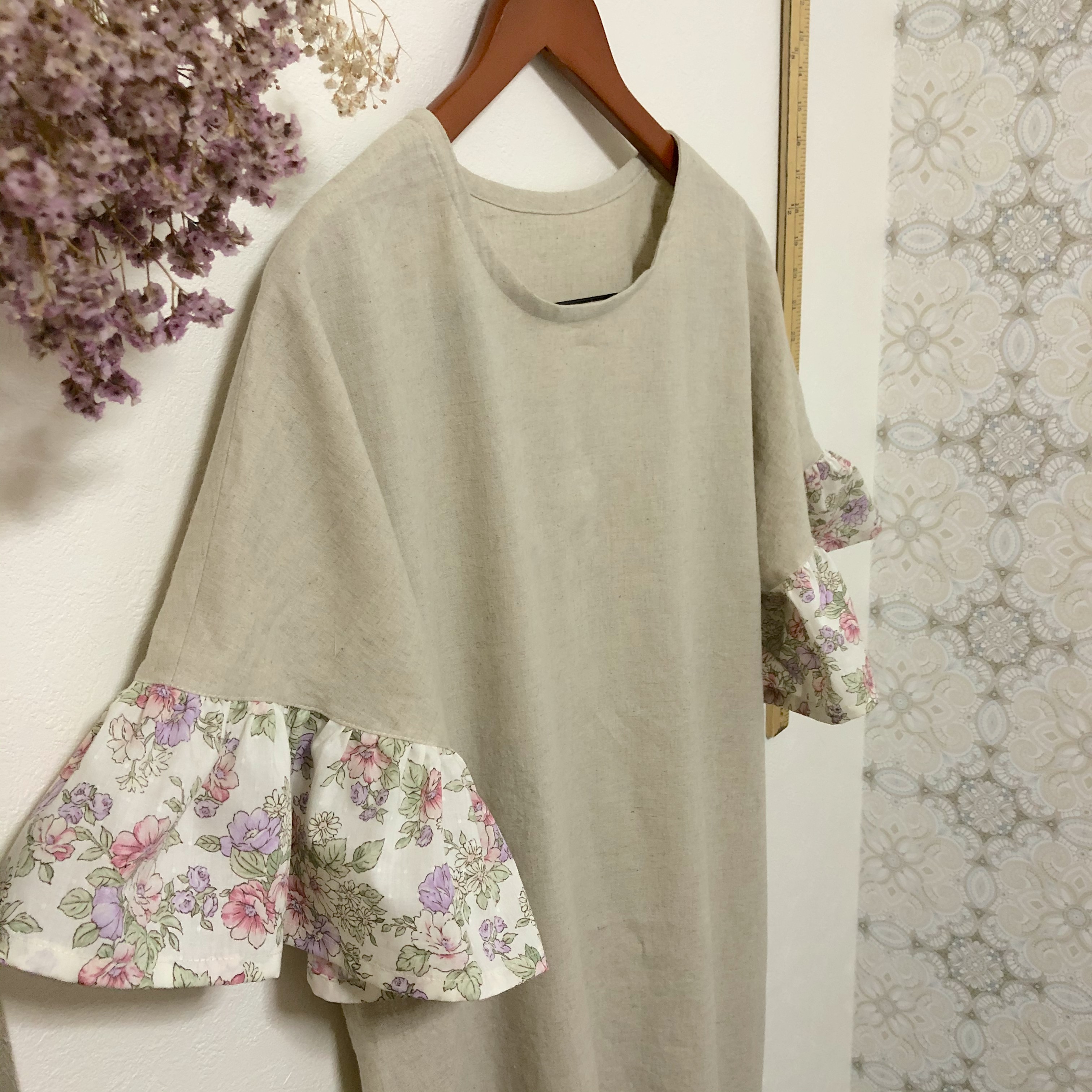 花柄フリル袖ワンピース　コットンリネン 　キナリ