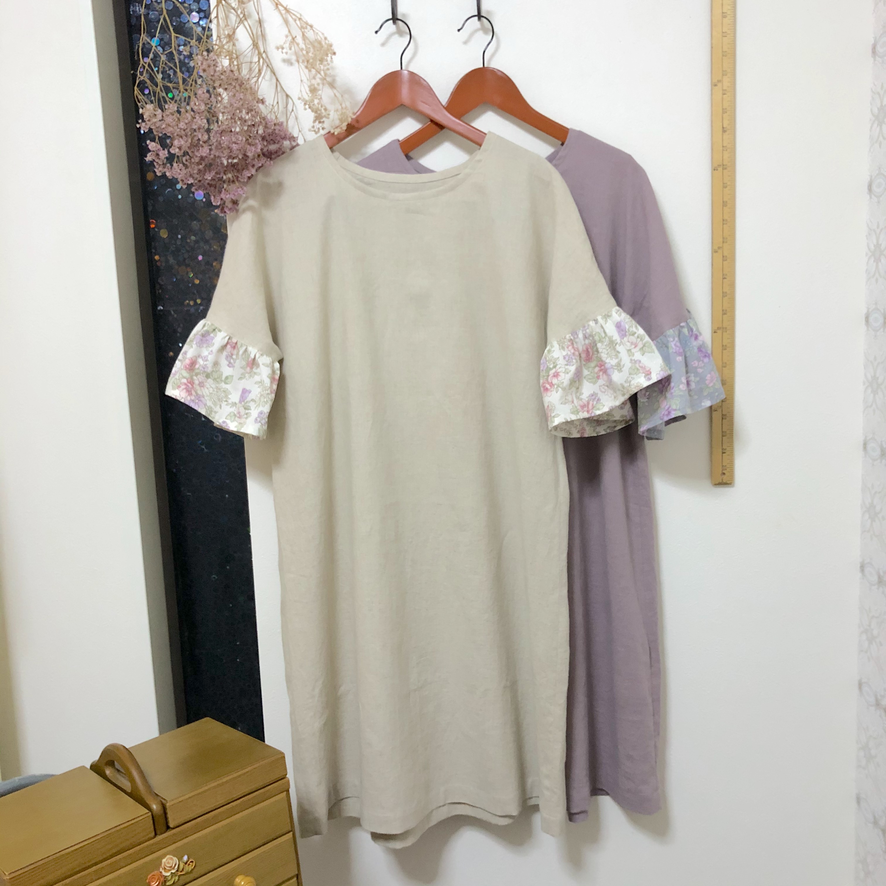 花柄フリル袖ワンピース　コットンリネン 　キナリ