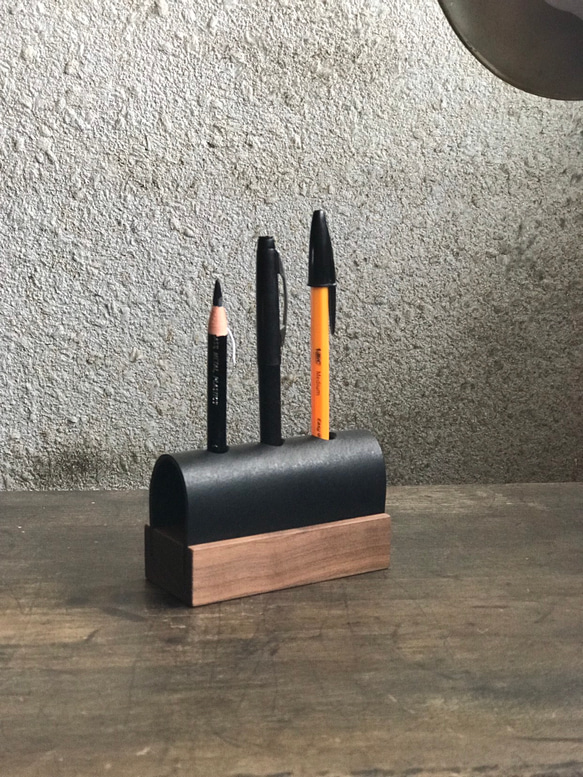 ペン立て(ヌメ革・天然木) 黒 ペンケース goodcompany 通販 9331133