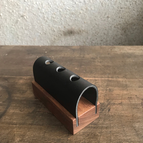 ペン立て(ヌメ革・天然木) 黒 ペンケース goodcompany 通販 9331133