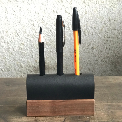 ペン立て(ヌメ革・天然木) 黒 ペンケース goodcompany 通販 9331133