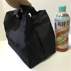 マチ付き　携帯用　くり抜き取手のエコバッグ★コンパクトにしまえる　コンビニサイズ　撥水加工　メンズにも　黒 6枚目の画像