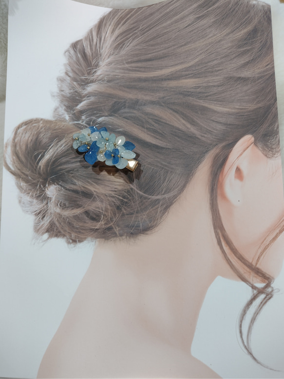 【受注生産】紫陽花アナベル艶々ヘアクリップ　ロイヤルブルー 4枚目の画像