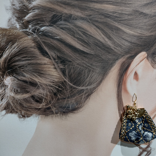 8カラー】ふわっと軽いインド刺繍リボンのイヤリング／ピアス