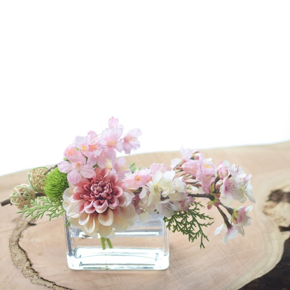 和モダン＊枯れない フェイクウォーターアレンジ《桜 と 手鞠》【特集掲載】 5枚目の画像