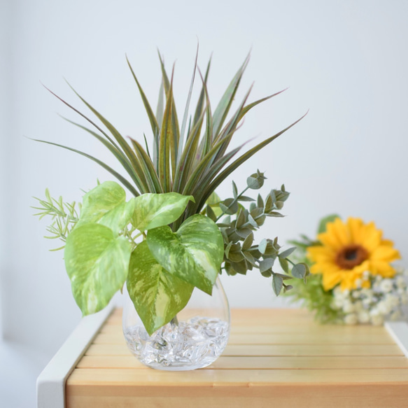 涼しげ♪氷みたいなストーン入り♪観葉植物フェイクウォーターアレンジ【デスク回り トイレに最適！】 1枚目の画像