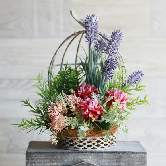 鳥かご 寄せ植えガーデン〈ハーブとマム〉【完成品】＊特集掲載商品＊卒業祝 退職祝い 母の日 1枚目の画像