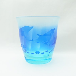 免費大玻璃杯藍色海豚 第2張的照片
