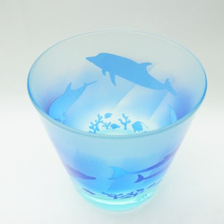 免費大玻璃杯藍色海豚 第3張的照片
