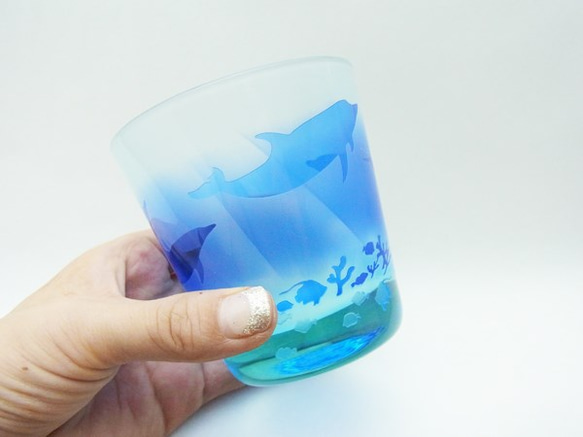 免費大玻璃杯藍色海豚 第7張的照片