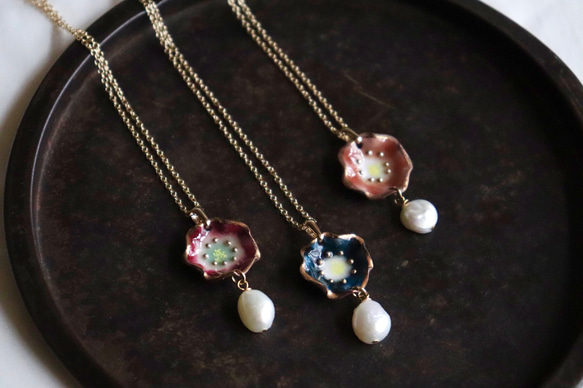 Flower pearl necklace (ネイビー)七宝焼き 3枚目の画像
