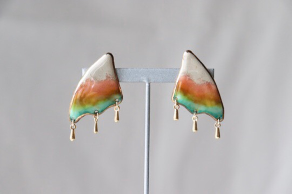 Lung Earrings(ベージュ・グリーン)七宝焼き 1枚目の画像