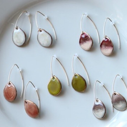 Wire Stone Earrings (Olive)七宝焼き 2枚目の画像