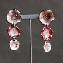 3 flower earrings (Helleborus)七宝焼き 1枚目の画像