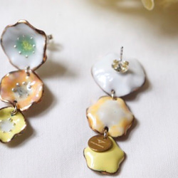 3 flower earrings (white,orange,yellow)七宝焼き 4枚目の画像