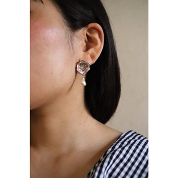 Flower pearl earrings(Helleborus)七宝焼き 2枚目の画像