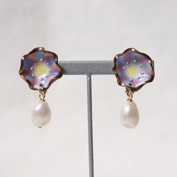 Flower pearl earrings(blue purple)七宝焼き 1枚目の画像