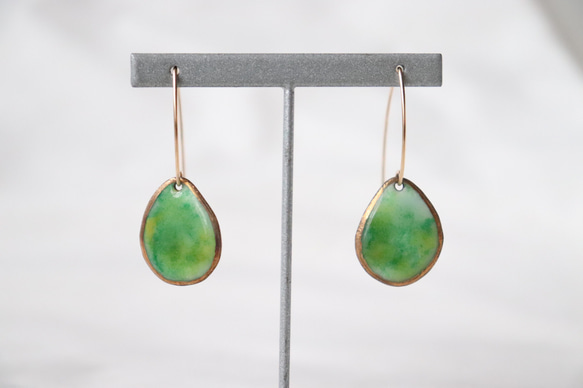 Wire Stone Earrings (marble green)七宝焼き 1枚目の画像