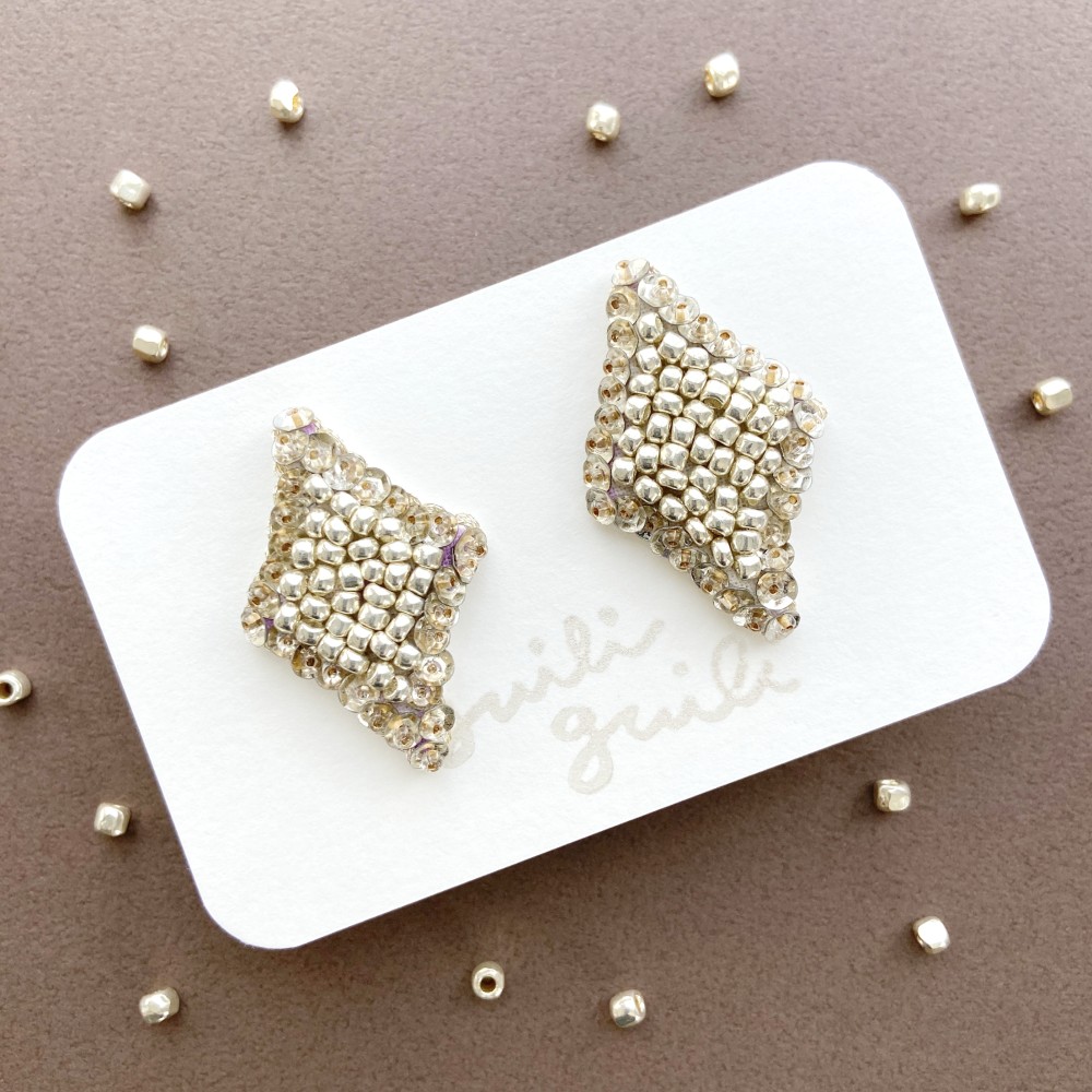 スパークル_001（煌き）スパンコールとビーズ刺繍のピアス