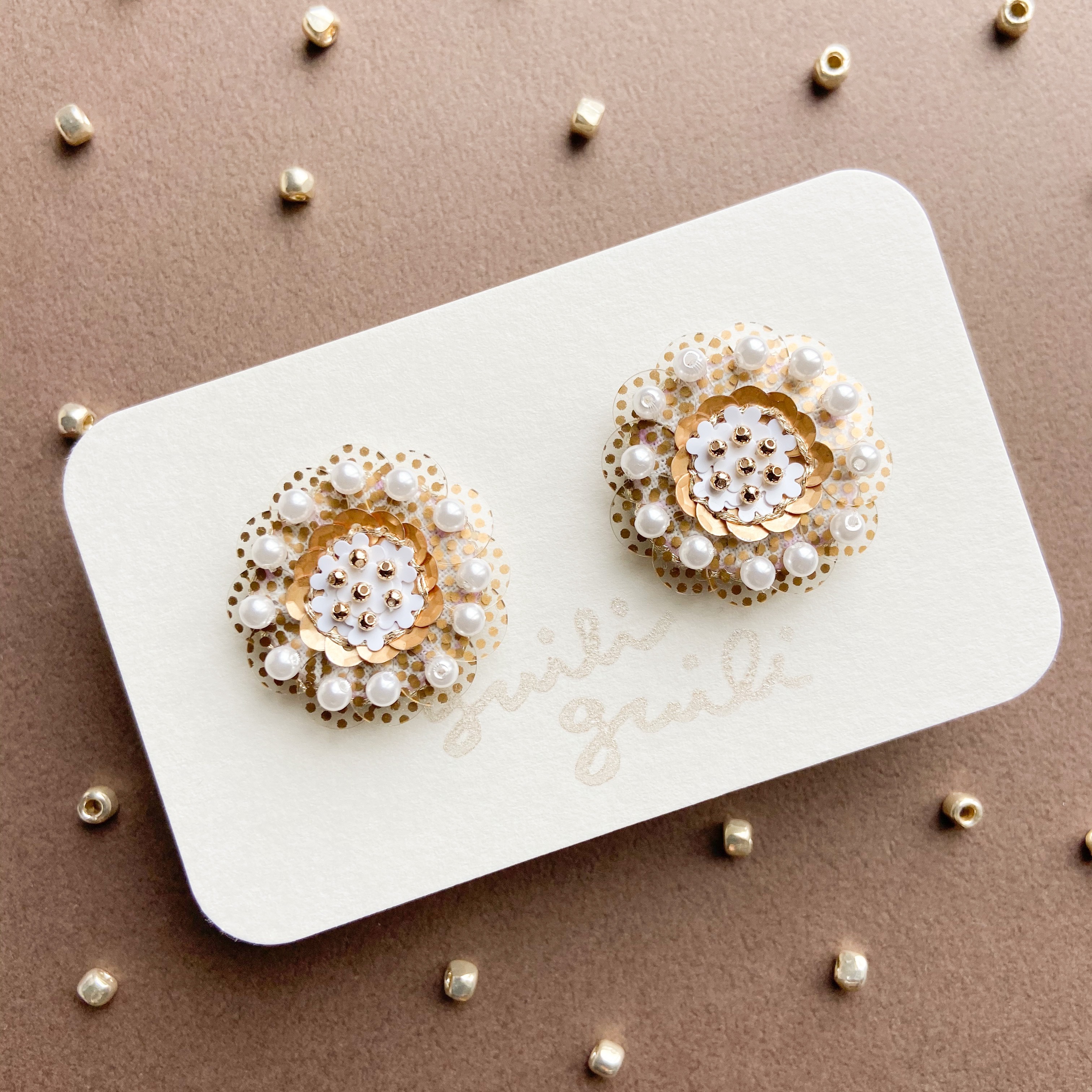 スパークル_005（朝露）スパンコールとビーズ刺繍のピアス