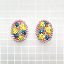 モダンレトロ_004（薄葡） 刺繍とガラスビーズの耳かざり 4枚目の画像