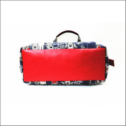 ワイヤーあおり型バッグ　ドッグ柄生地×レッド合皮 6枚目の画像