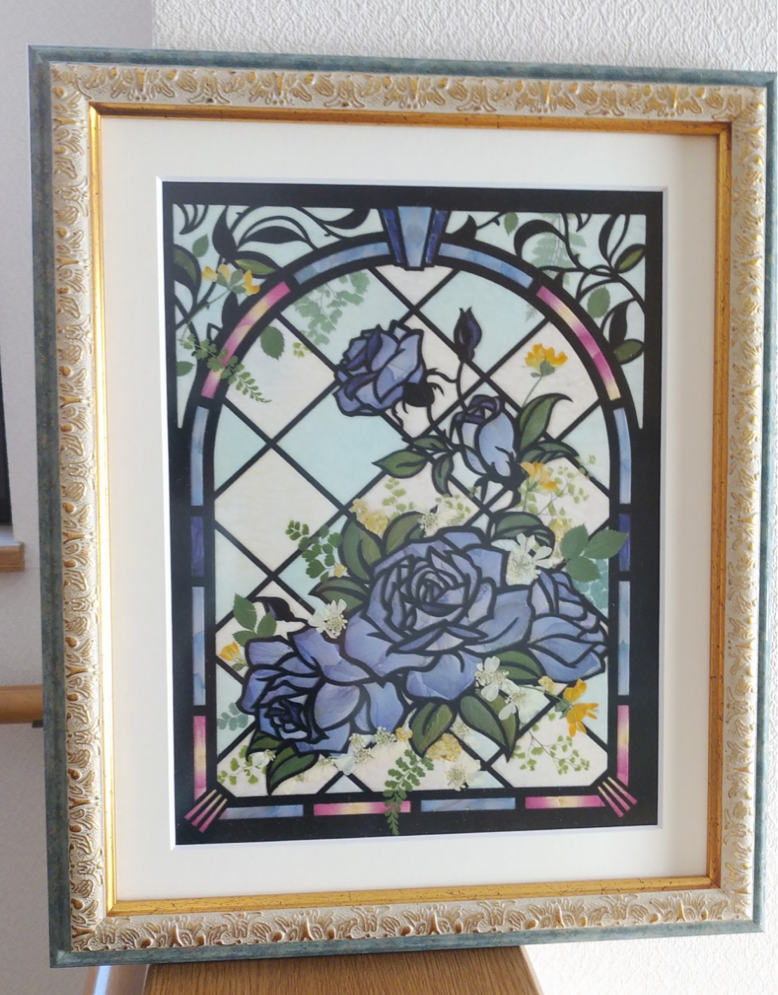 販売済みサンプル画像ハンドメイドのステンドグラス 青い薔薇の紋章