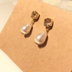 SWAROVSKI tear drop cotton pearl ピアス 1枚目の画像