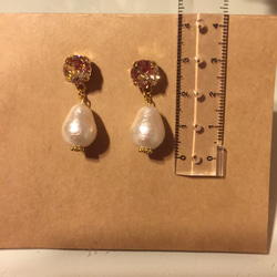 SWAROVSKI tear drop cotton pearl ピアス 3枚目の画像