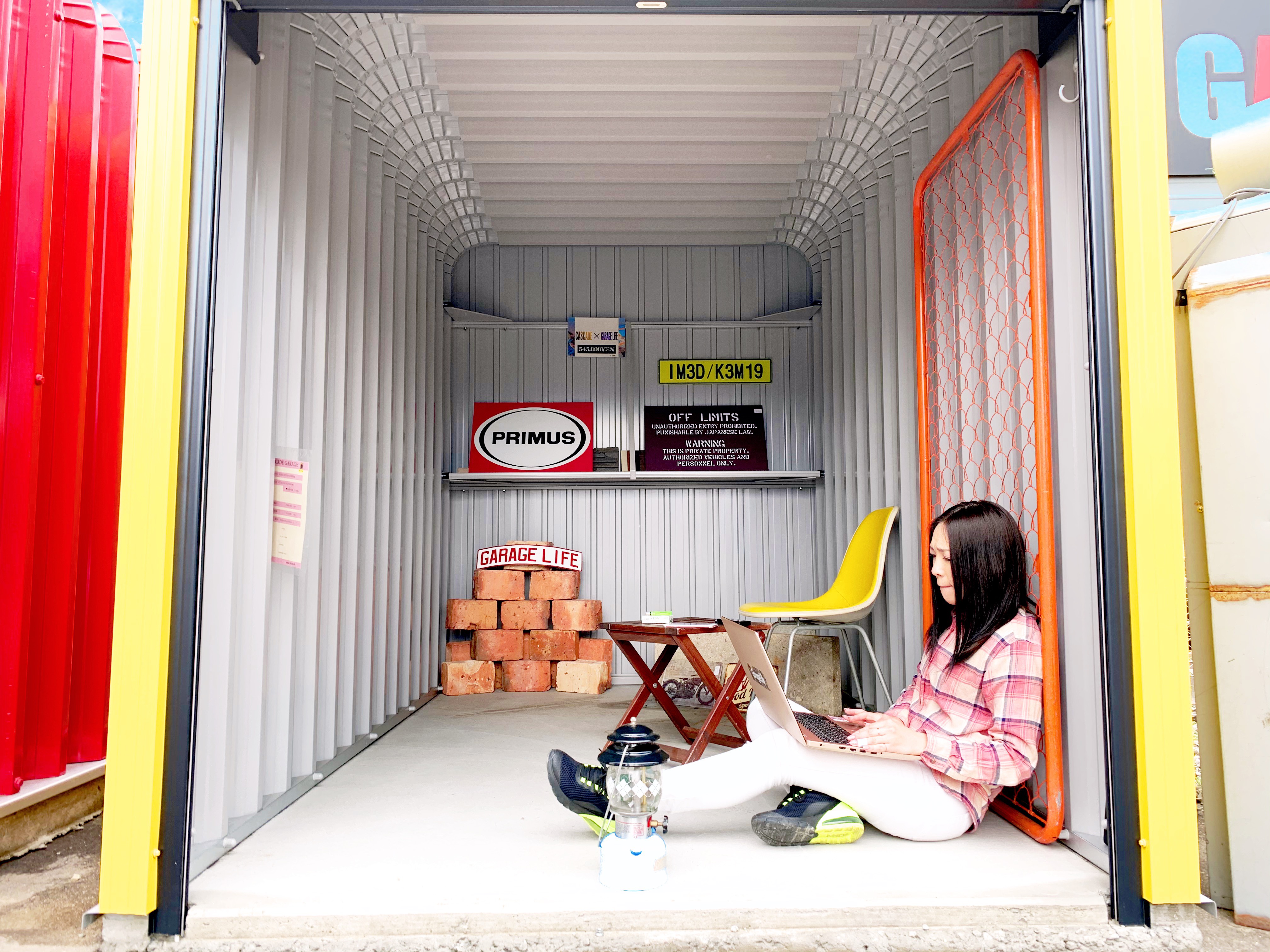 テレワーク空間になるプリティガレージ　女の子ガレージ　ガレージライフ