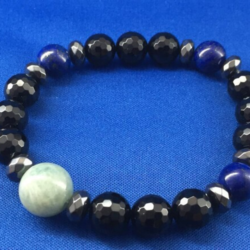 天然玉石和青金石，赤鐵礦，縞瑪瑙手鍊・手環（男士） blowmam 的作品