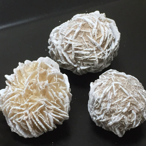 デザートローズの置物 Amazon | つくしサイエンス 砂漠の薔薇 デザートローズ 30mm