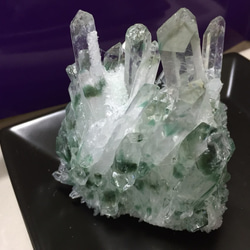 グリーンファントム水晶クラスター 378g 送料無料 1枚目の画像