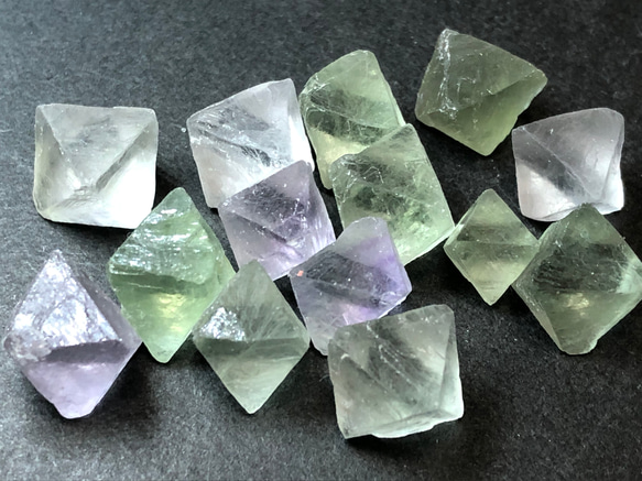 フローライト 結晶セット 20g ① 天然石 blowmam 通販 9869443｜Creema