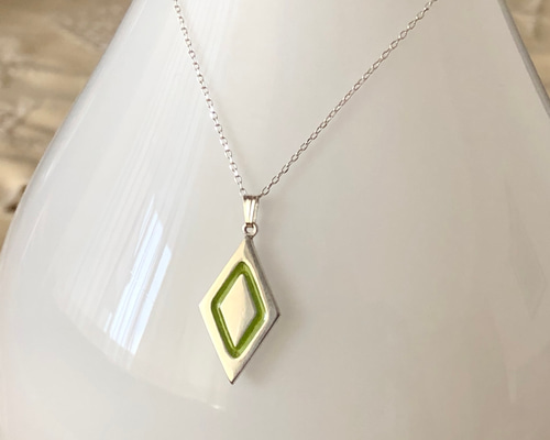 4_8e7948e351365eb376f436bee627