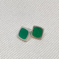 【silver×七宝】Emerald Green の スクエア シルバーピアス 2枚目の画像