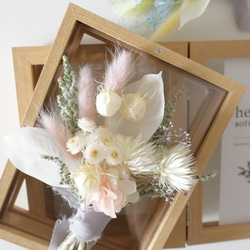 ホワイトベース&ピンクベージュのラグラス プリザーブドフラワー