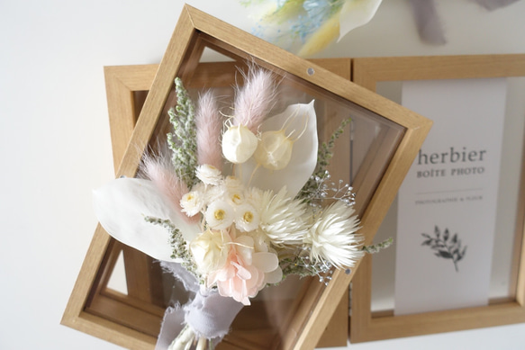 ホワイトベース&ピンクベージュのラグラス プリザーブドフラワー