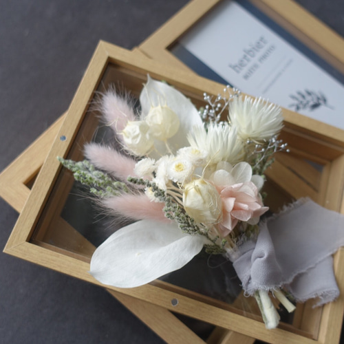 ホワイトベース&ピンクベージュのラグラス プリザーブドフラワー