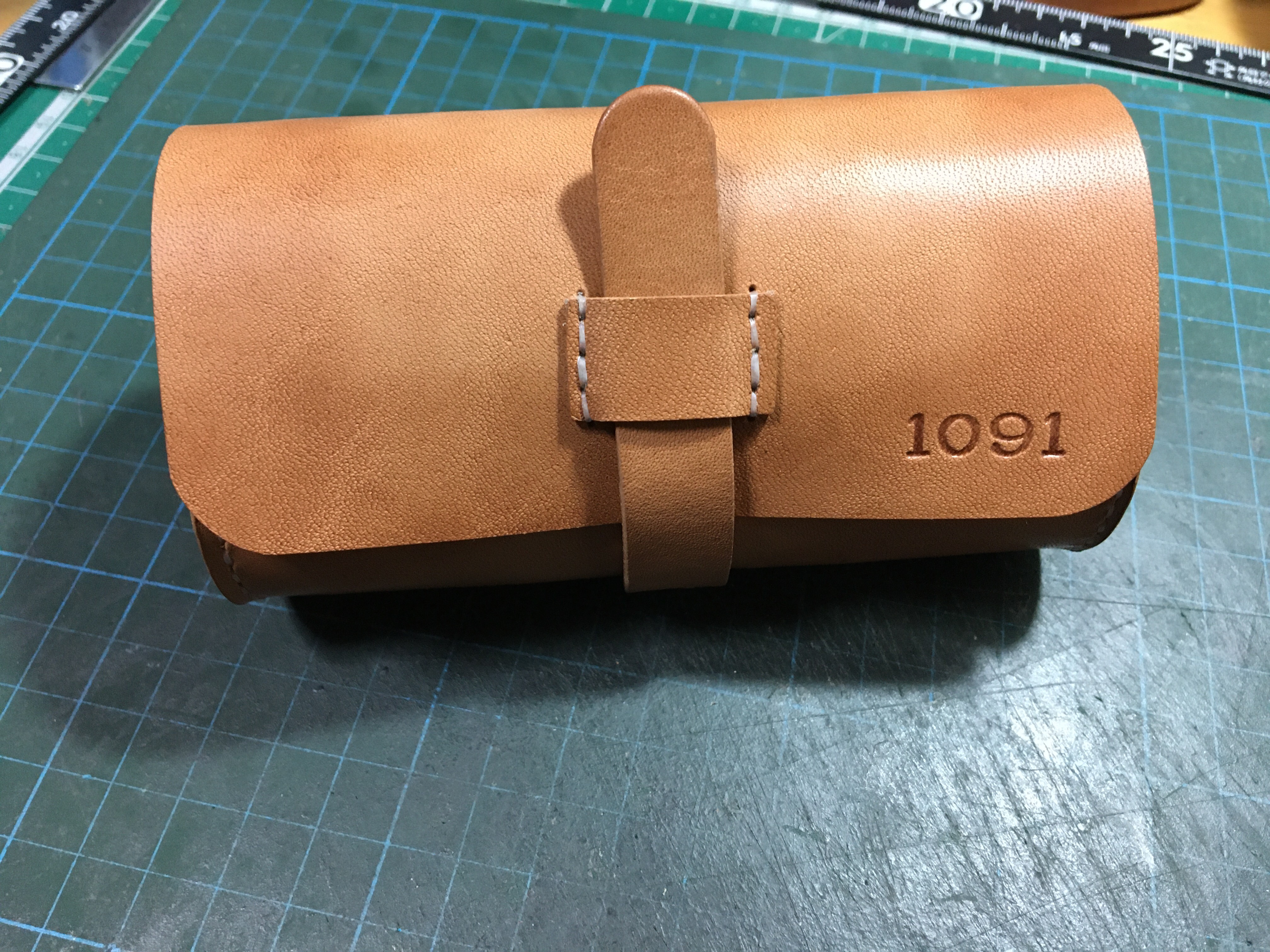 レザータバコポーチ　ワイルド　小物入れにも！