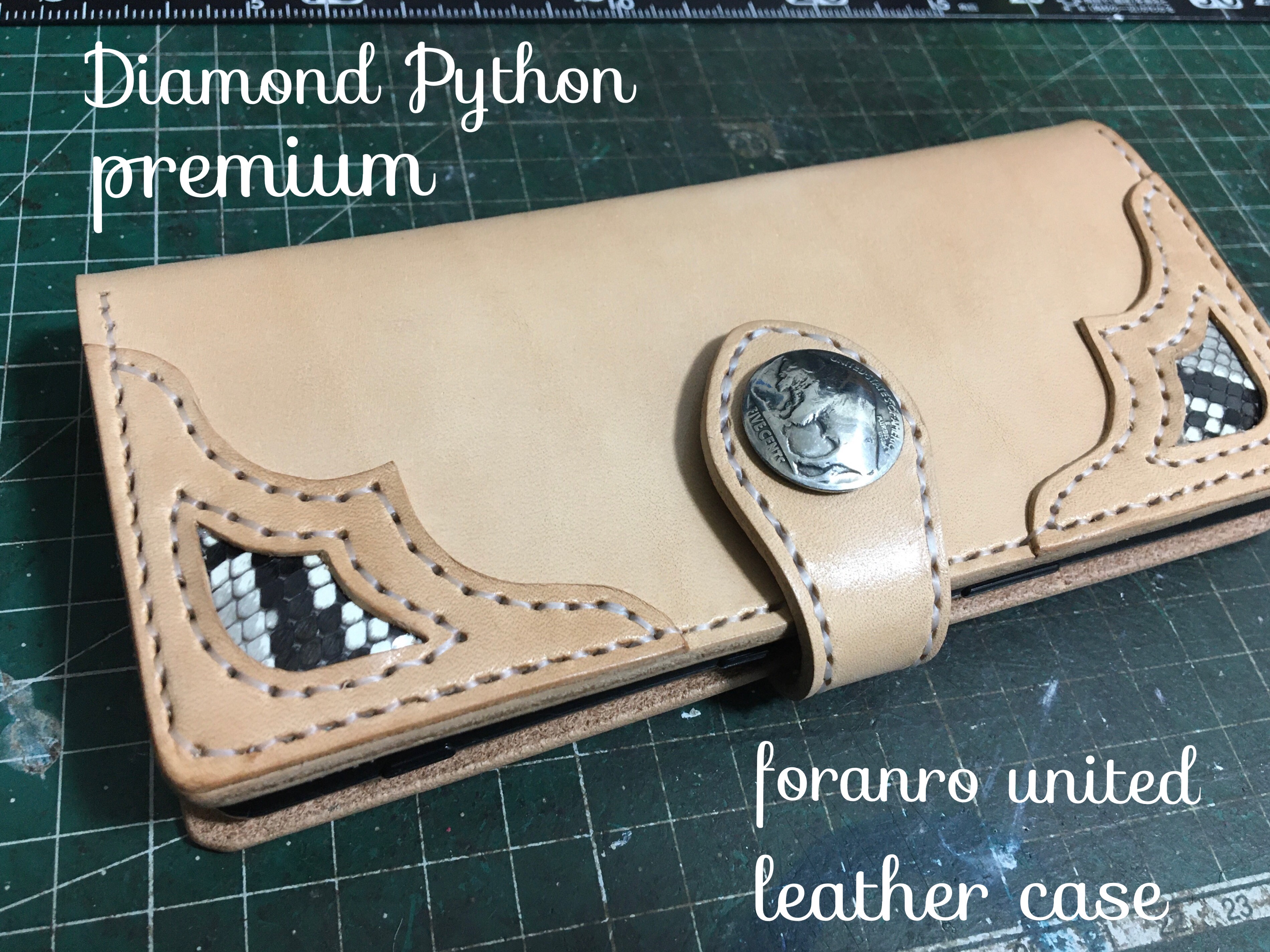 レザースマホケース　ダイヤモンドパイソンプレミアム