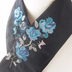 刺繍半衿・クロスステッチの薔薇・モノトーンブルー 3枚目の画像