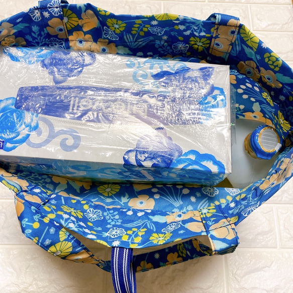 巾着型エコバッグ　キュッと絞って可愛い　北欧柄(ブルー花)  撥水ナイロン　トート型でも使える 9枚目の画像