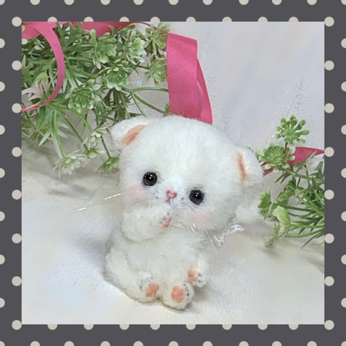 甘いかわいい白猫ちゃん ぬいぐるみ ハンドメイド 海外作家様