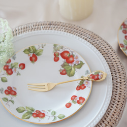 [目玉商品] ストロベリー柄 食器セット 13点セット。 目玉商品]WEDGWOOD ストロベリー柄 食器セット 13点セット。