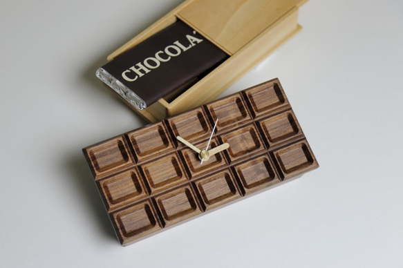 【木製】『もしもクロック』 ブラックチョコレートorホワイトチョコレート あなたはどっち派？ 5枚目の画像