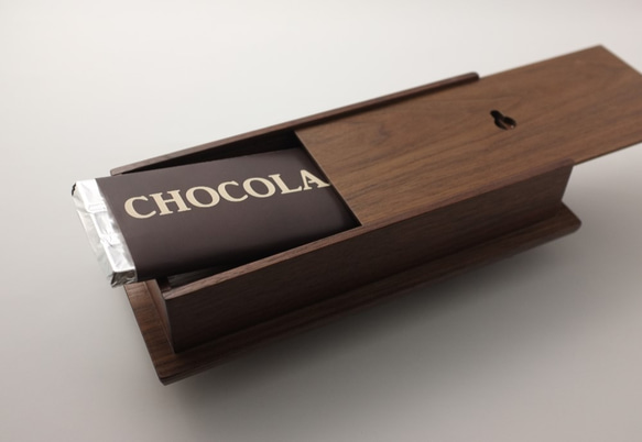【木製】『もしもクロック』 ブラックチョコレートorホワイトチョコレート あなたはどっち派？ 4枚目の画像