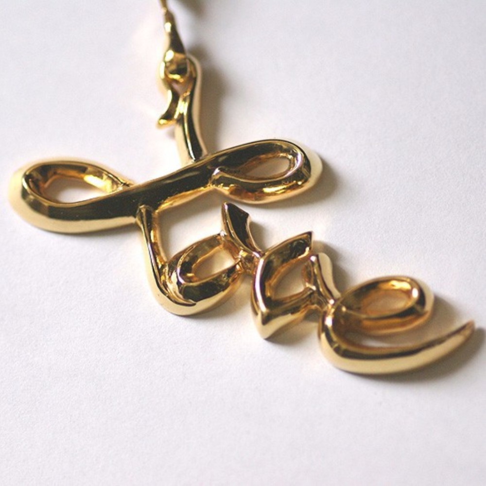 ”LOVE”ペンダント【国内送料無料】ラブ　シルバー製　銀　アルファベット